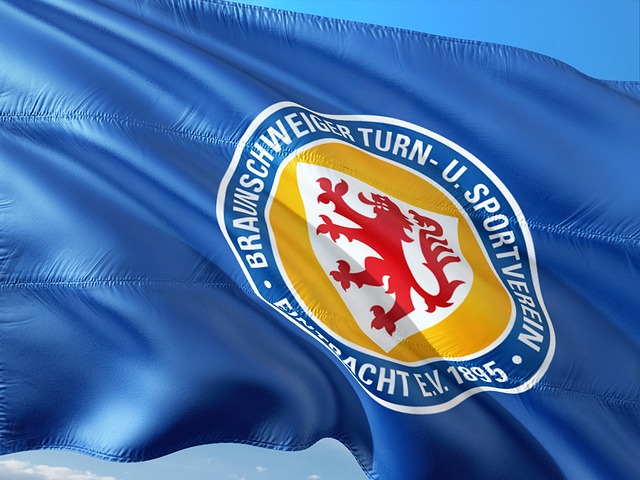 足球国足后防双塔表现稳固